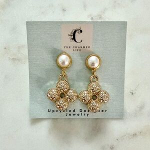 Pearl and clover earrings